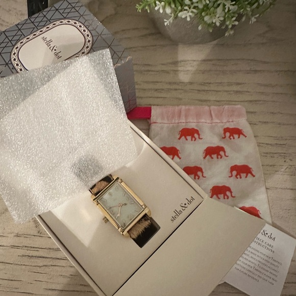 Stella & Dot Pyramid Tank Watch - Exotic Print NWT - Picture 4 of 6